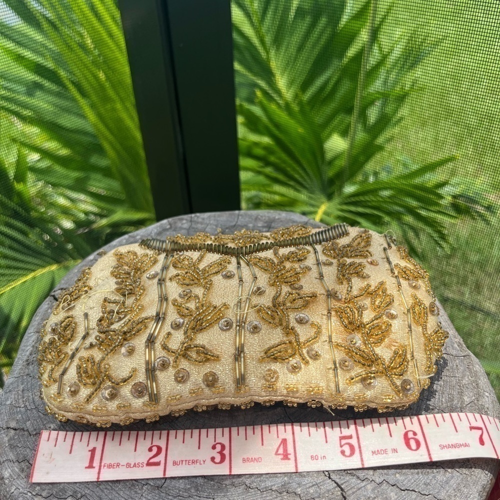 Vintage Beige Beaded Chain Handle Top Clasp Small Clutch - Picture 12 of 12